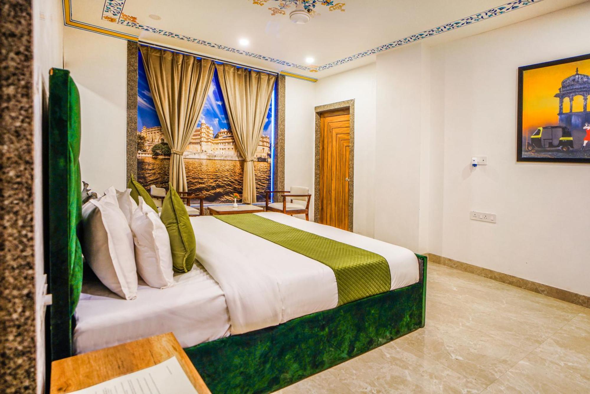 Pax Grand Blue 3 Min Walk From Railway Station Hotel